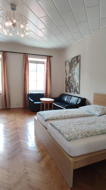 Postel nebo postele na pokoji v ubytování Gästezimmer & Apartment Mayrhofer