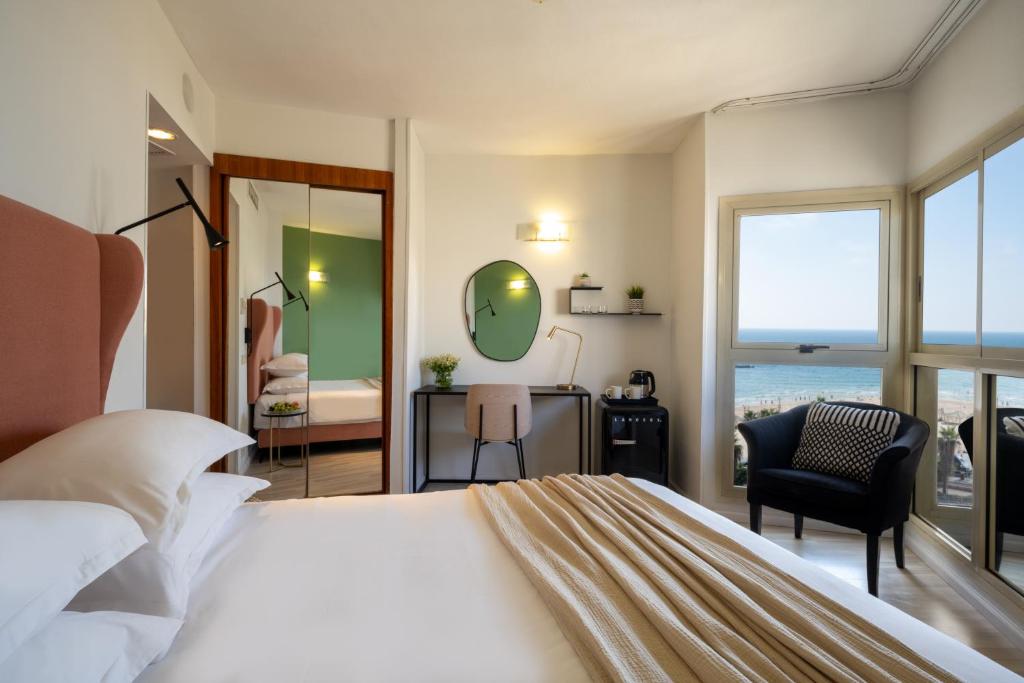 Postel nebo postele na pokoji v ubytování Maxim Design Hotel 3 Star Superior