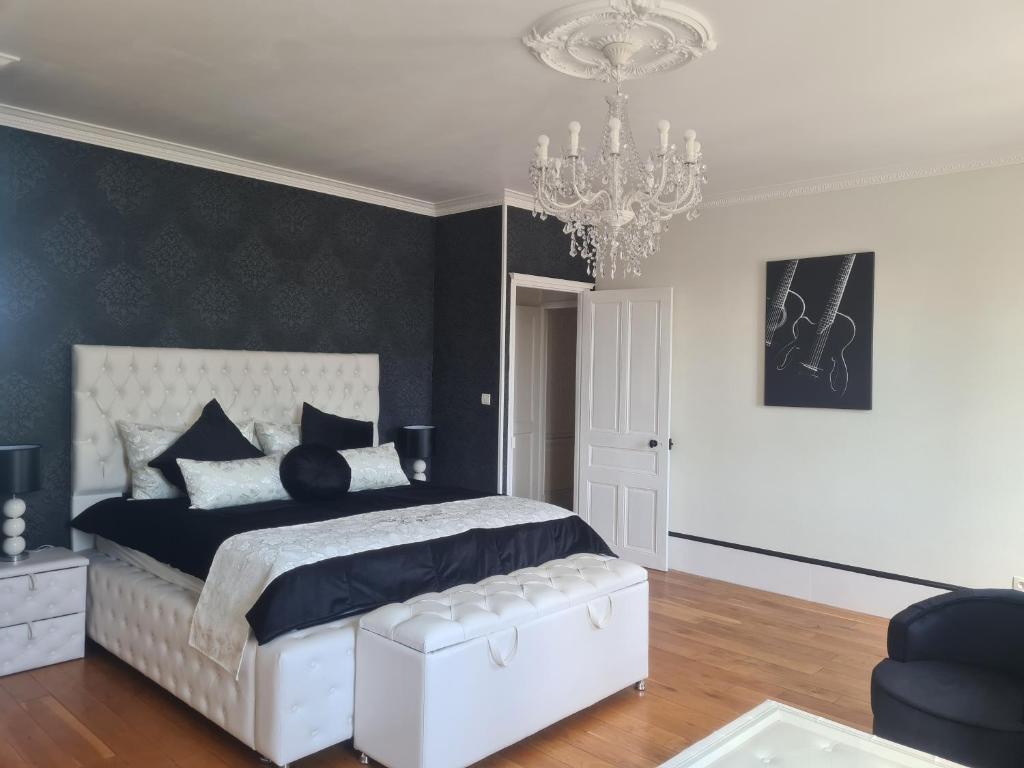La Magnanerie en Provence Bolléne - Chambre Royale Avec Vue De La Piscine
