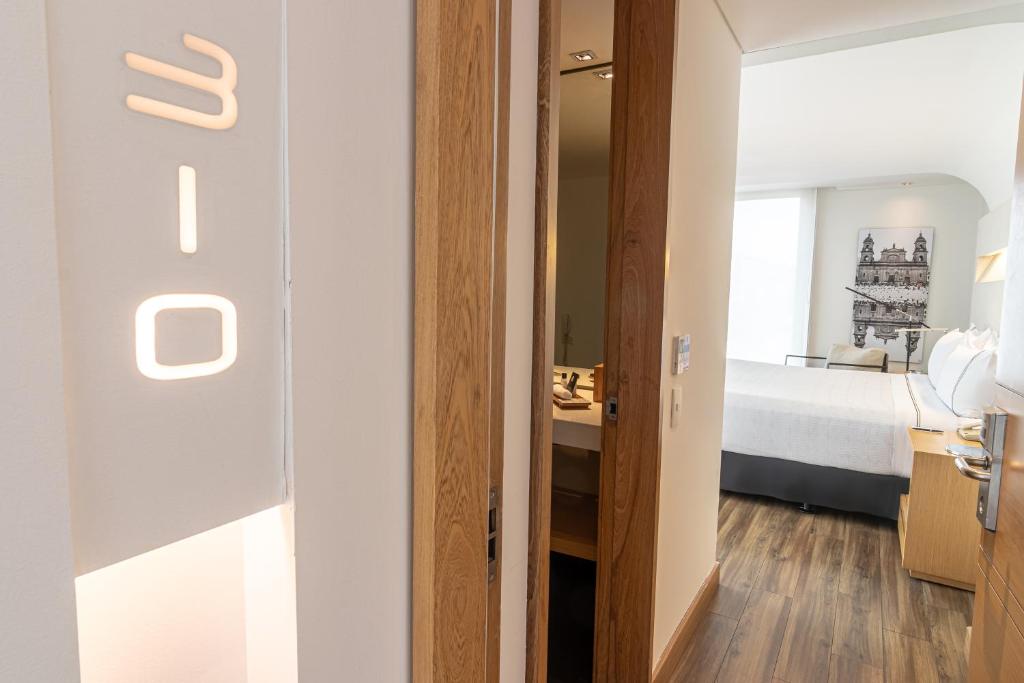 Un ou plusieurs lits dans un hébergement de l'établissement Sonesta Hotel Bogotá
