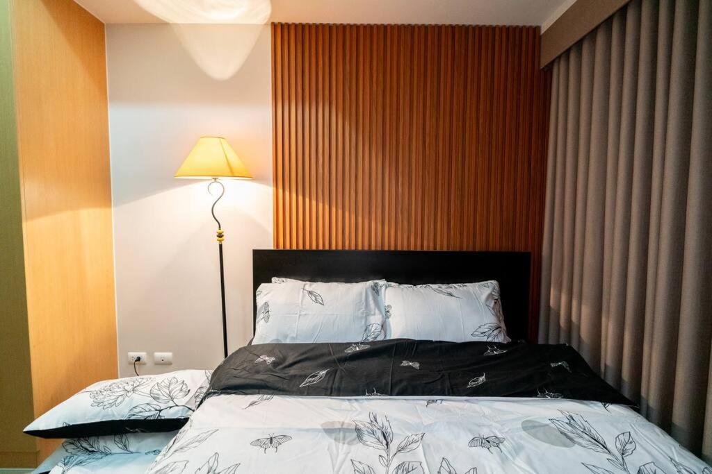 A2J Luxury Uptown 1BR Suite Near Uptown Mall BGC