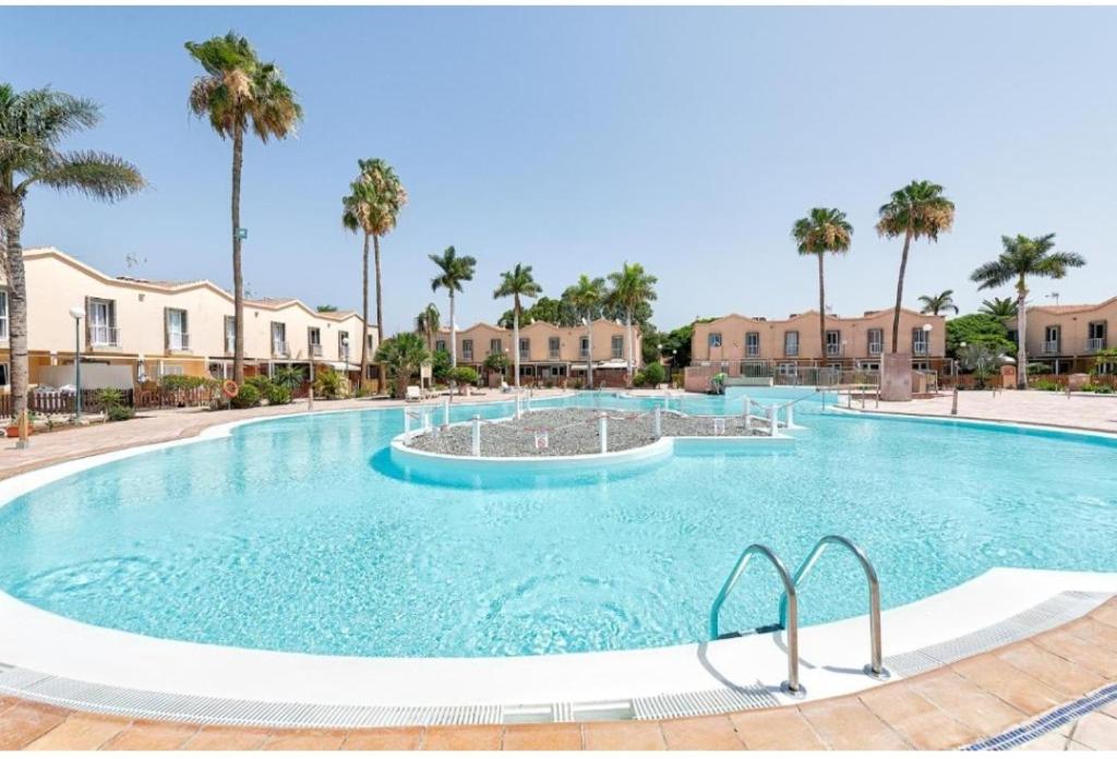 Bazén v ubytování MASPALOMAS GREEN OASIS CLUB playa nebo v jeho okolí