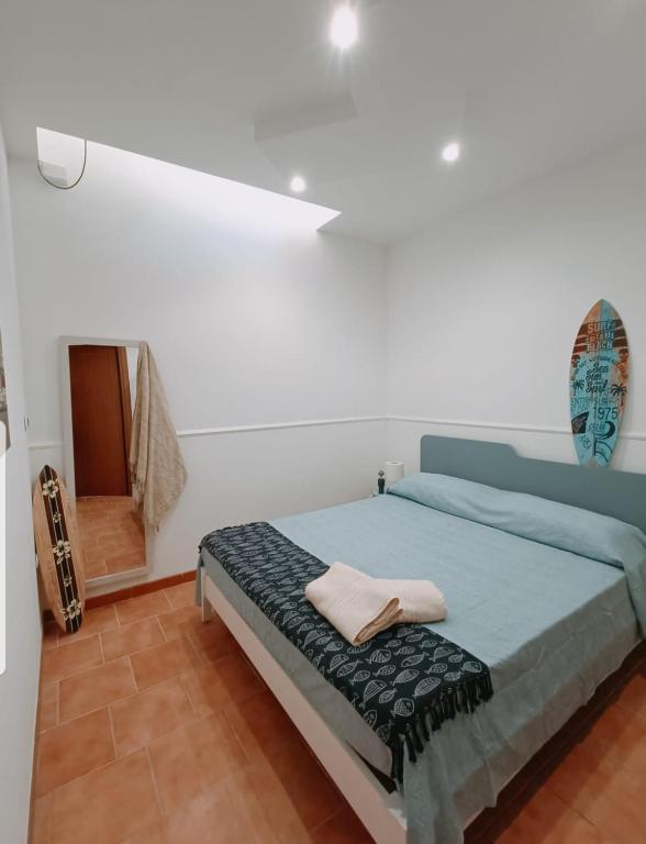a bedroom with a bed and a small window at Appartamento Borgonuovo in Gallipoli