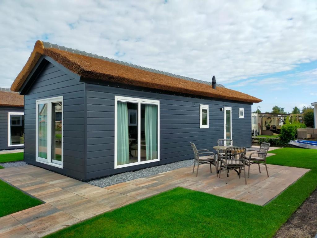Waterpark Giethoorn - Two-Bedroom Chalet