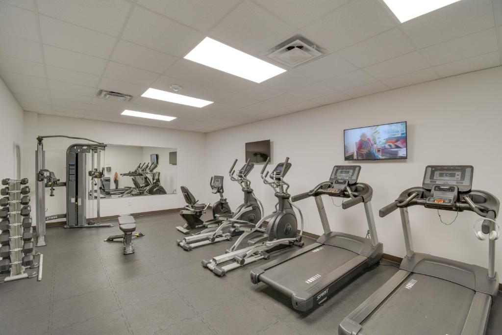 Fitness centrum a/nebo fitness zařízení v ubytování Condo on Beach with Balcony in Gulf Shores!