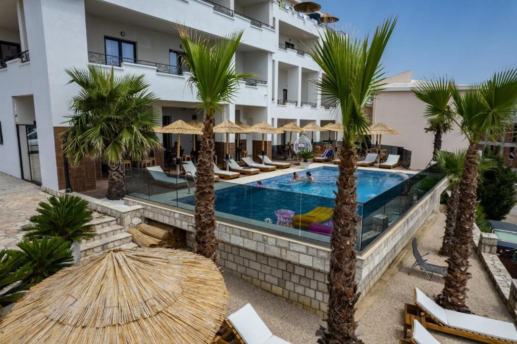 Bazén v ubytování Apartments Montenegro Hills Ulcinj nebo v jeho okolí