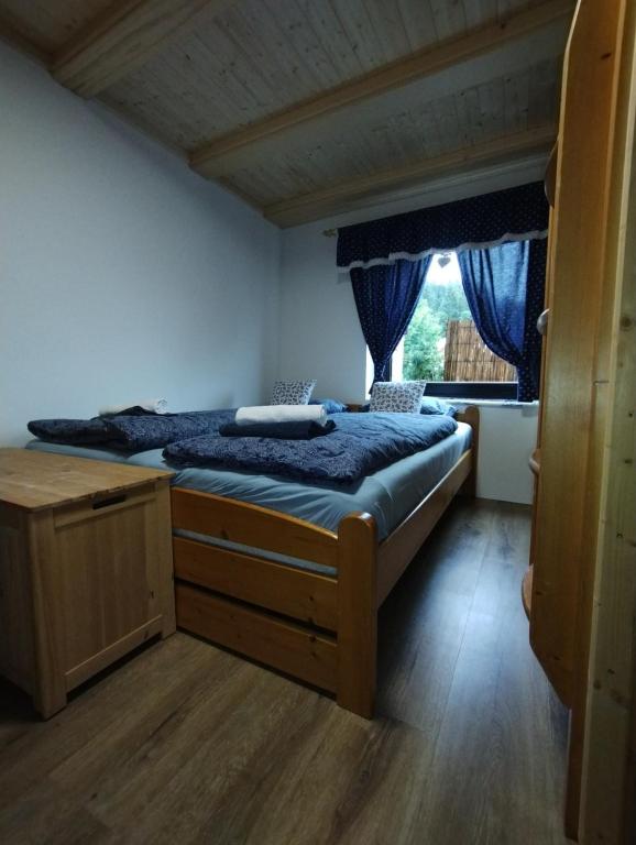 Кровать или кровати в номере Chalupa U Šindelářů - Velké Karlovice