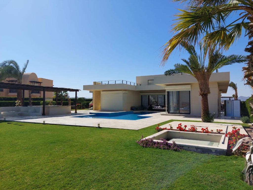 Bazén v ubytování El Gouna luxe nebo v jeho okolí