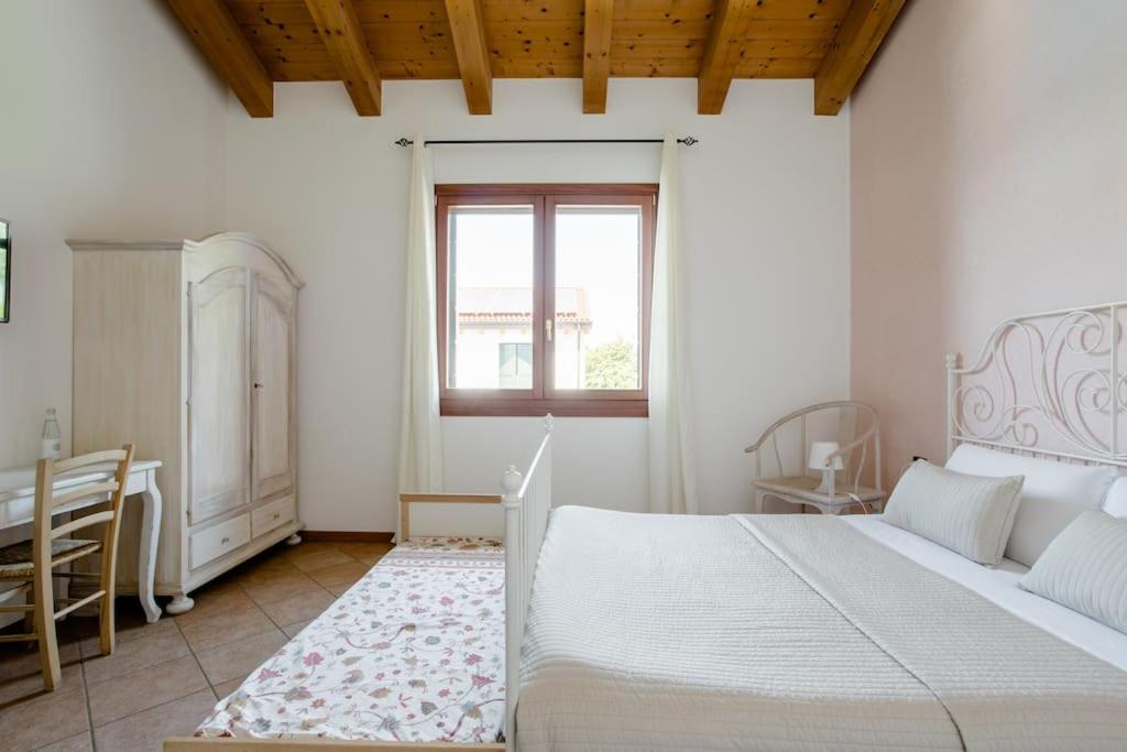 A bed or beds in a room at Agriturismo Ai Carpini