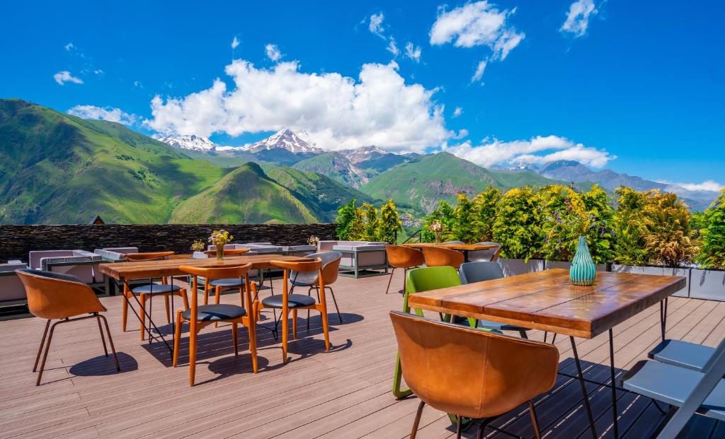 Nespecifikovaný výhled na hory nebo výhled na hory při pohledu z hotelu