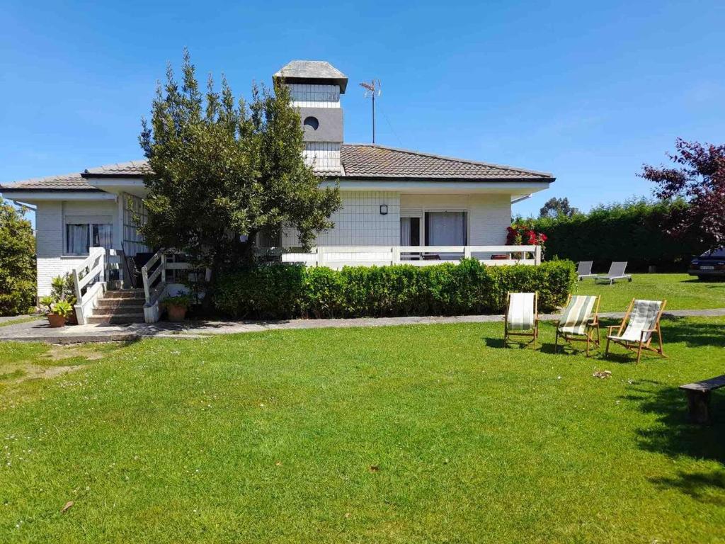 A garden outside Perfect Chalet for Beach Lovers and Golfers