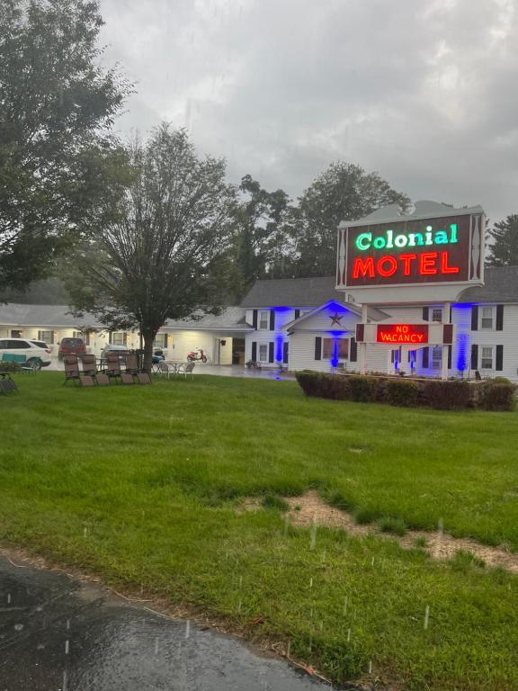 a sign for a global rodent motel in a park at Colonial Motel in North Conway