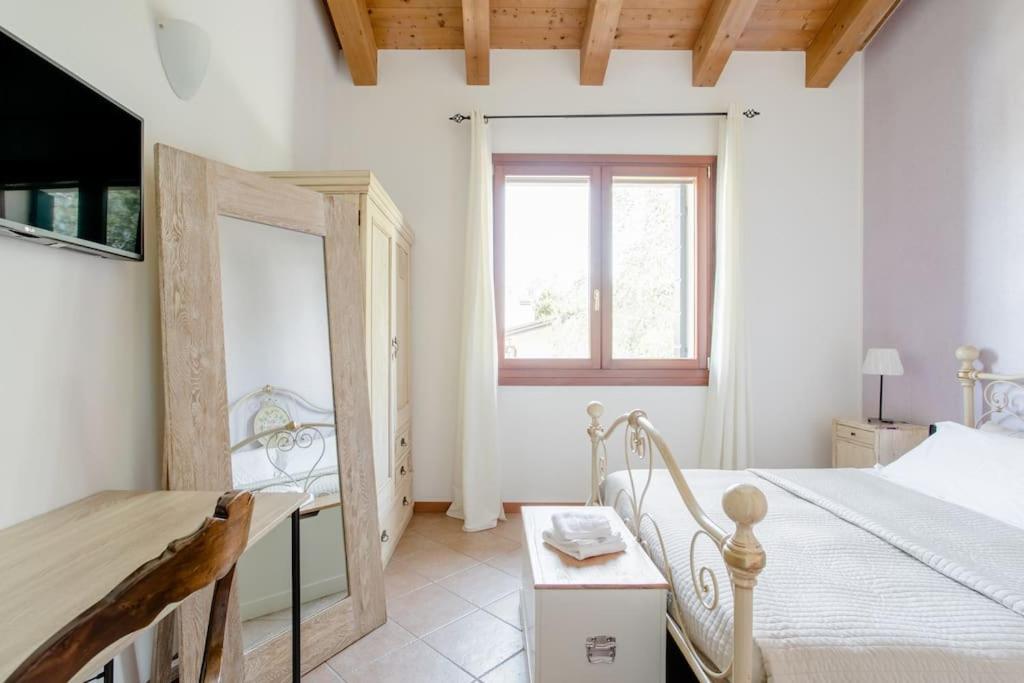 A bed or beds in a room at Agriturismo Ai Carpini