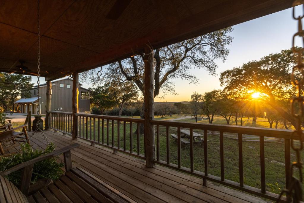 Východ nebo západ slunce při pohledu z bed and breakfast nebo okolí