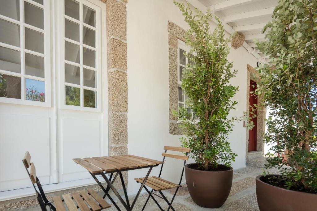 Gateway House Studio Apartments - 12