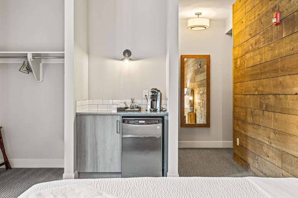 Basecamp Lodge Canmore - Resim 3