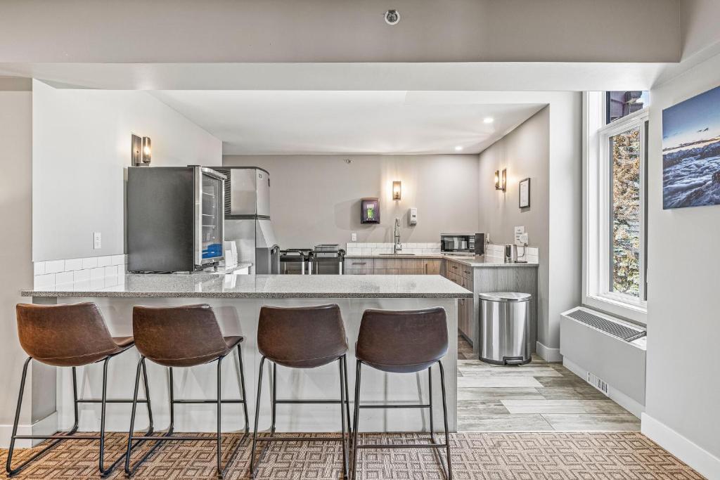 Basecamp Lodge Canmore - Resim 28