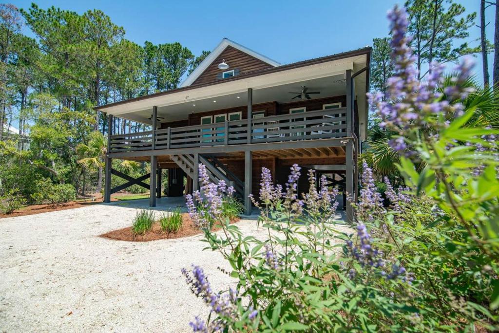 A Beautiful Coastal Farmhouse in Pawley's Island, Pawleys Island (updated prices 2024)