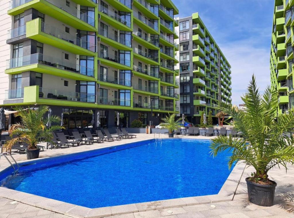 สระว่ายน้ำที่อยู่ใกล้ ๆ หรือใน Baby Sea View and Pools Apartment- Mamaia Beach Resort