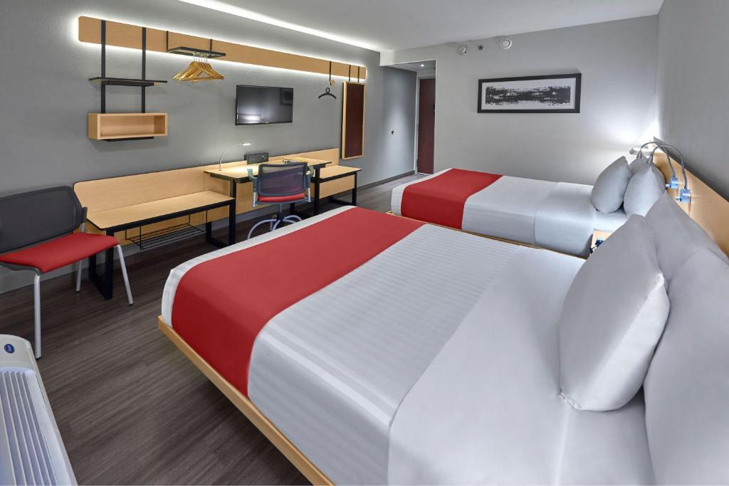 City Express by Marriott Monterrey Aeropuerto - Double Room With Two Double Beds