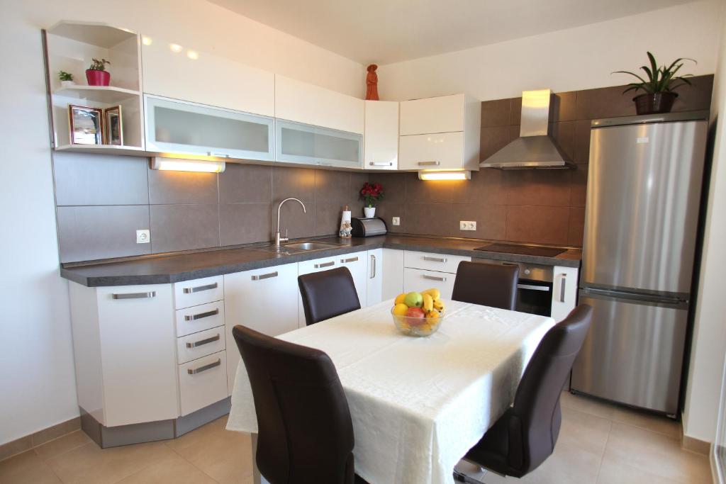 Kuchyň nebo kuchyňský kout v ubytování Cvita apartments