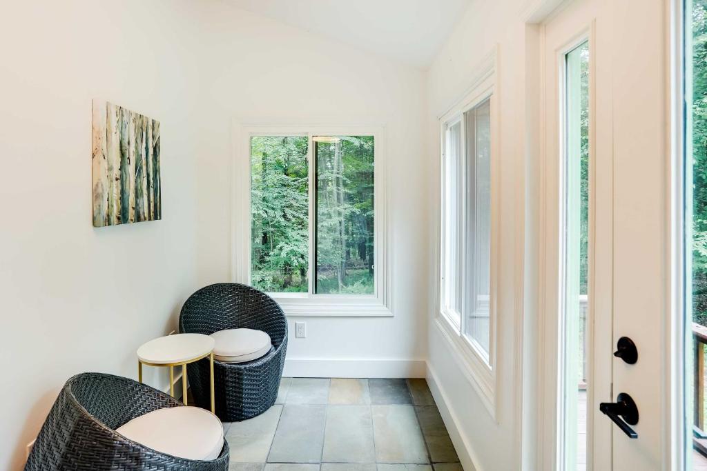 Fotografie z fotogalerie ubytování Fully Remodeled Saugerties Retreat on 7 Acres! v destinaci Saugerties