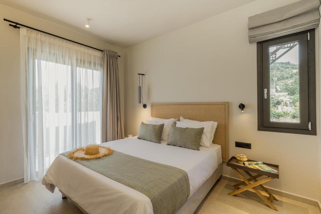 Postel nebo postele na pokoji v ubytování Topos Suites
