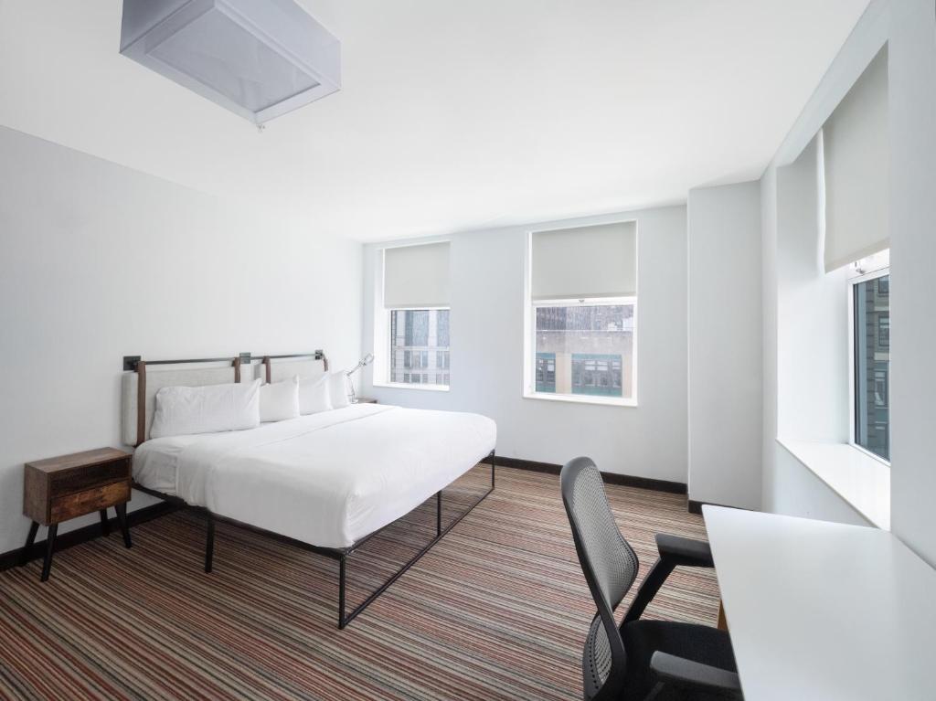 The Herald by LuxUrban - King Room With Roll-in Shower - Mobility Access/Non-Smoking