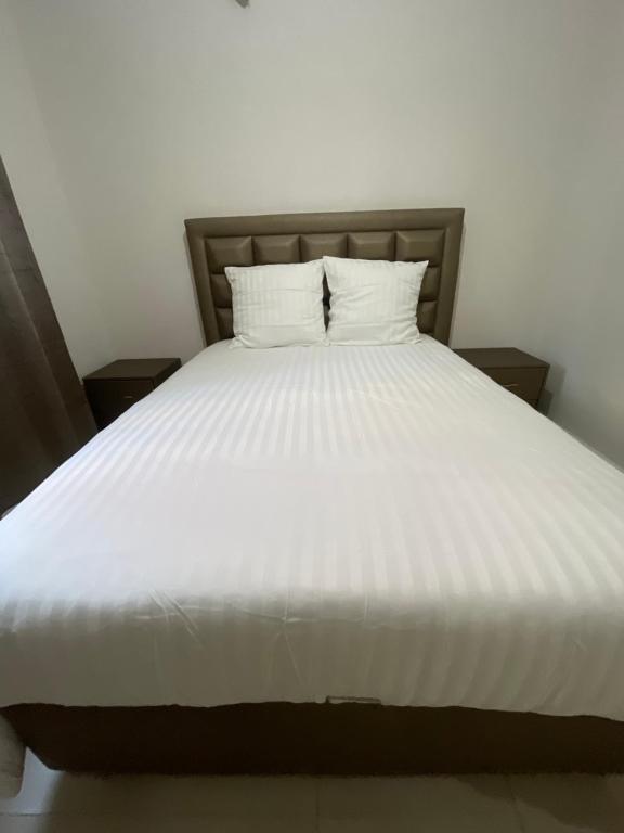 Ein Bett oder Betten in einem Zimmer der Unterkunft IFRANE