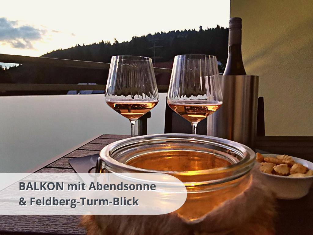 Nápoje v ubytování FeWo schwarzwaldschick Feldberg - wandern & biken ab Haustür - für Naturbegeisterte & Schwarzwald-Fans - mit Whirlwanne