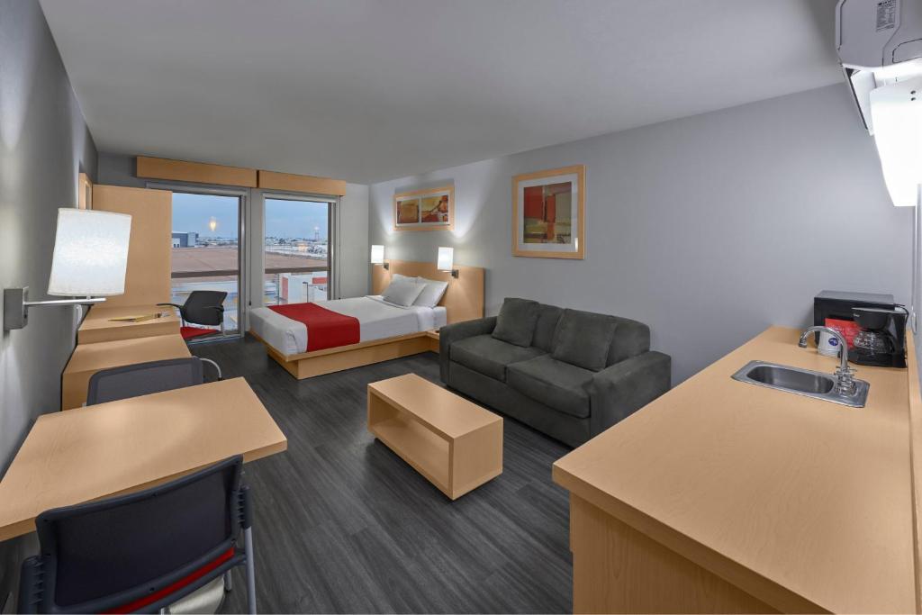 City Express by Marriott Torreon - Suite Queen De Un Dormitorio Con Sofá Cama