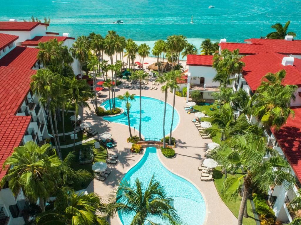 Bazén v ubytování The Royal Cancun All Villas Resort nebo v jeho okolí