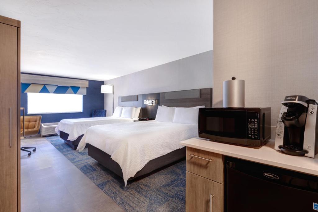 Postel nebo postele na pokoji v ubytování Holiday Inn Express Hotel & Suites Moab by IHG