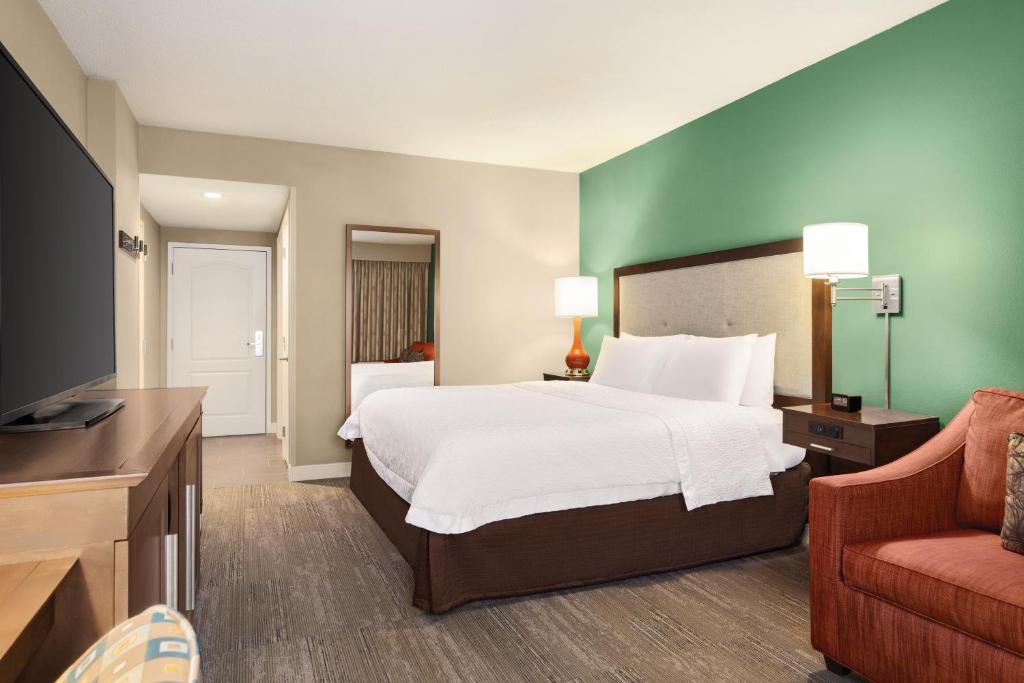 Hampton Inn and Suites New Orleans Convention Center - 