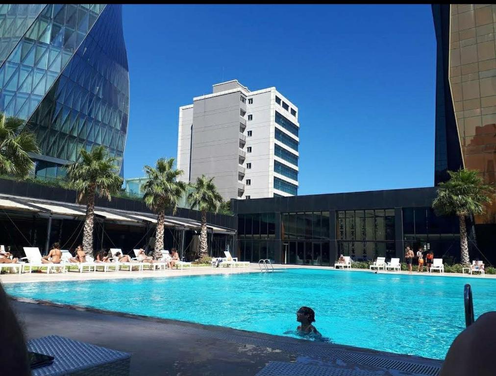 สระว่ายน้ำที่อยู่ใกล้ ๆ หรือใน luxuary apartment in a 5-star hotel