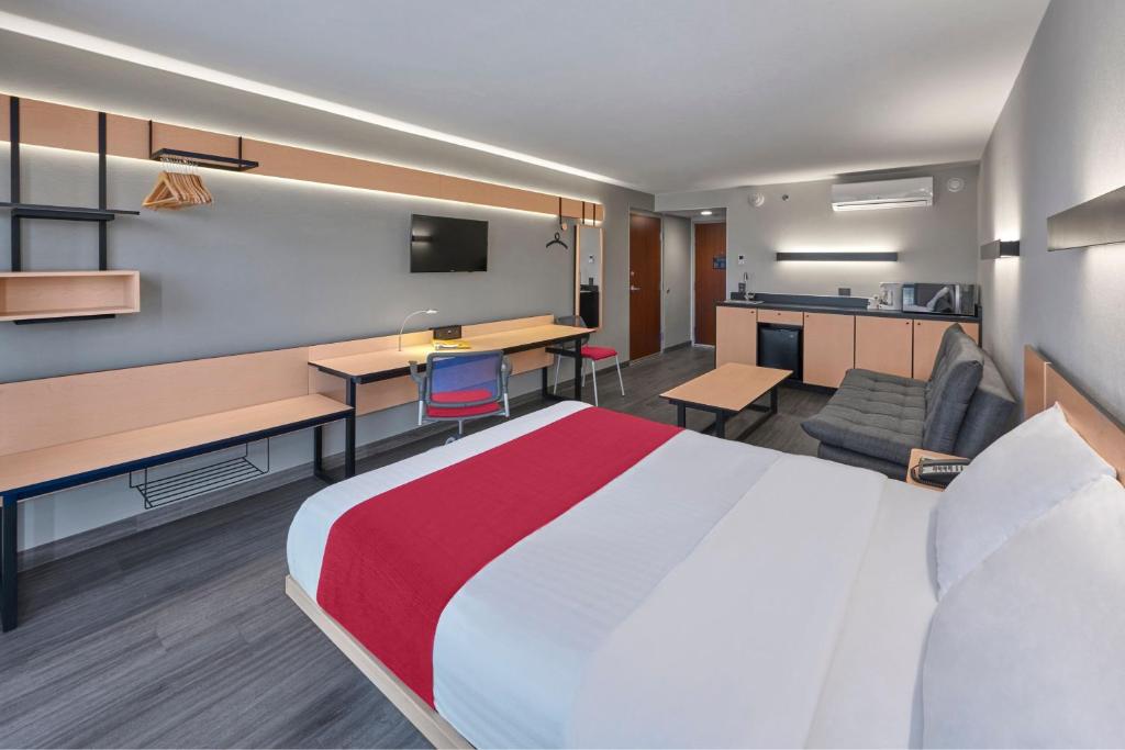 City Express by Marriott Reynosa Aeropuerto - Habitación Superior Con Cama Grande Y Sofá Cama