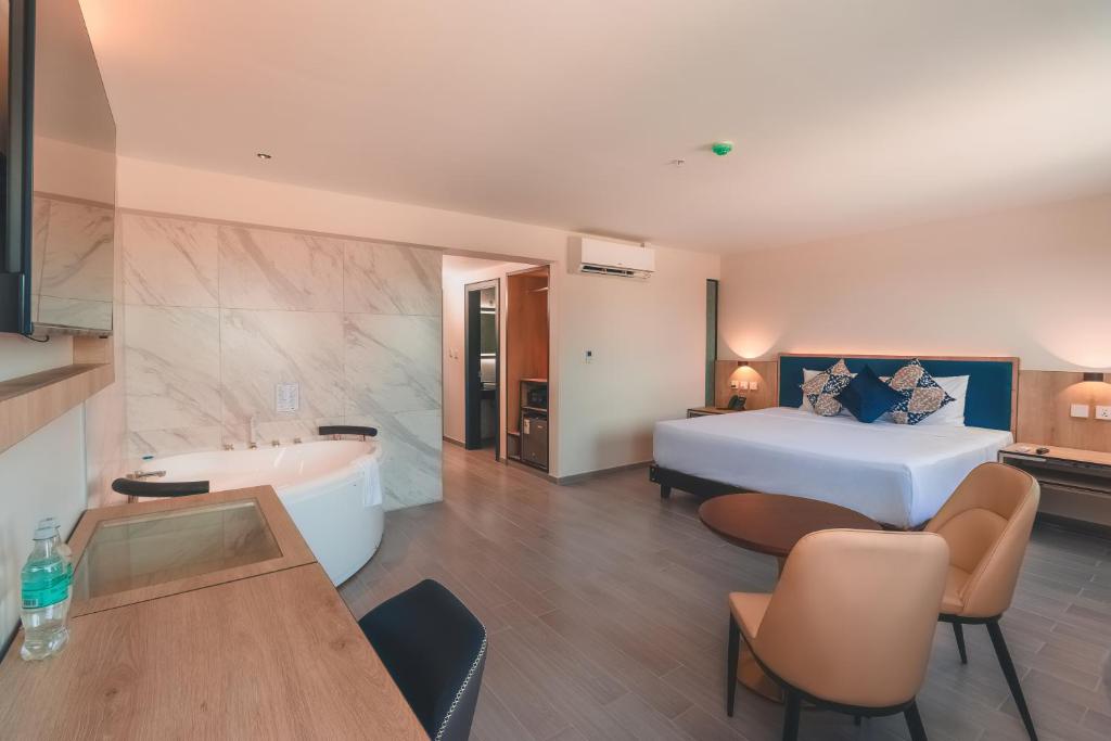 Postel nebo postele na pokoji v ubytování Lyz Business Hotel Piura