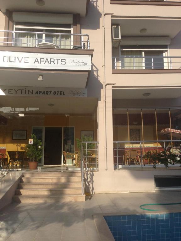 Budova, kde se aparthotel nachází