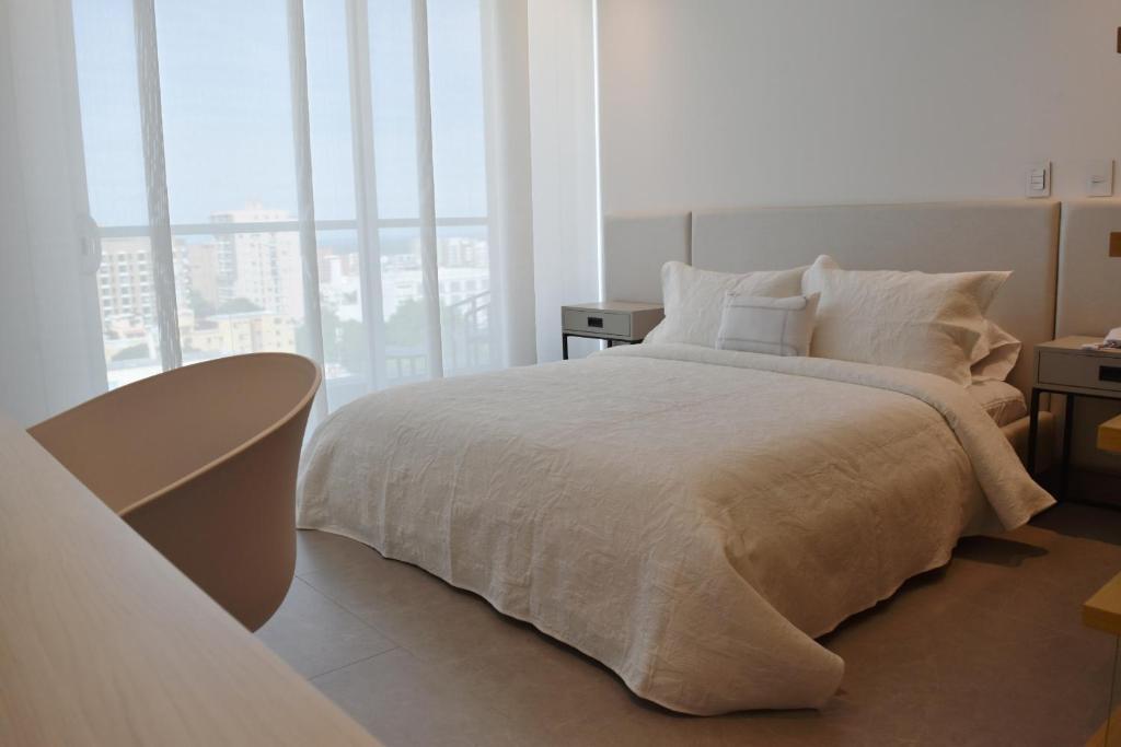 Un pat sau paturi într-o cameră la Apartaestudio DISTRITO 90