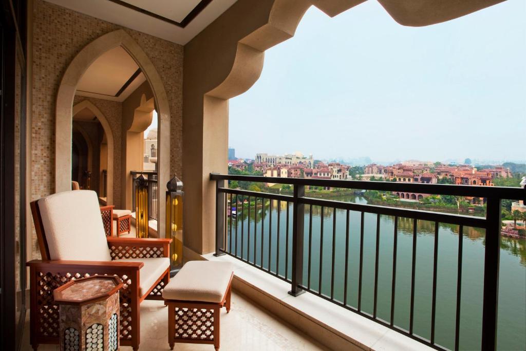 Balkón nebo terasa v ubytování Sheraton Qingyuan Lion Lake Resort