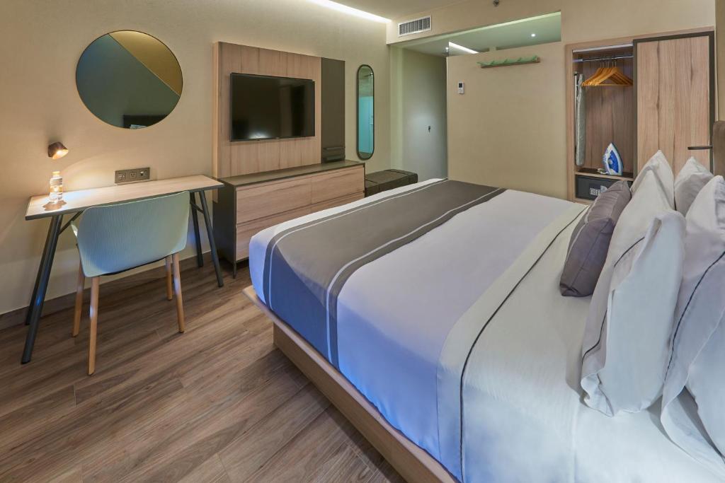 Cama o camas de una habitación en City Express Plus by Marriott Mazatlan