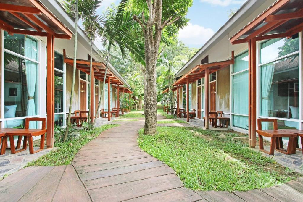 Zahrada ubytování Nana Resort Kaeng Krachan