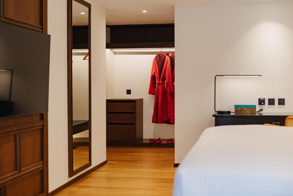 Postel nebo postele na pokoji v ubytování Hotel Sensai Nimman Chiang Mai - Adults Only