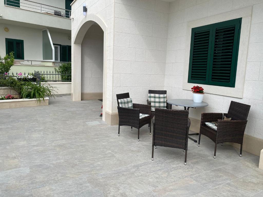 Balkón alebo terasa v ubytovaní Apartments by the sea Promajna, Makarska - 2592