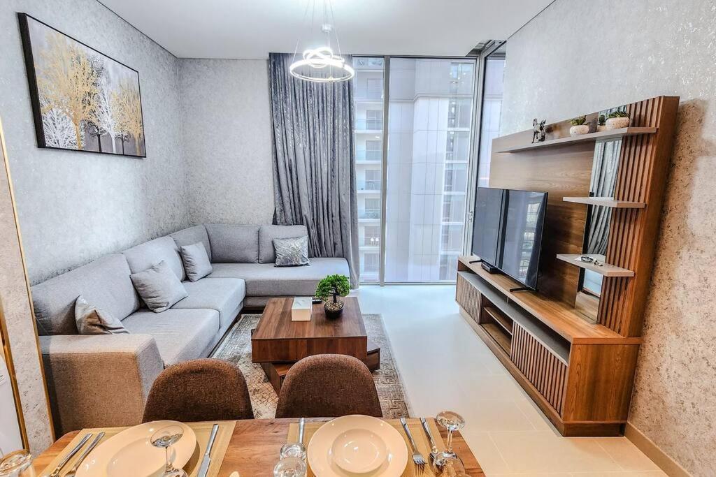 STAY BY LATINEM Luxury 1BR Holiday Home CV B1906 near Burj Khalifa
