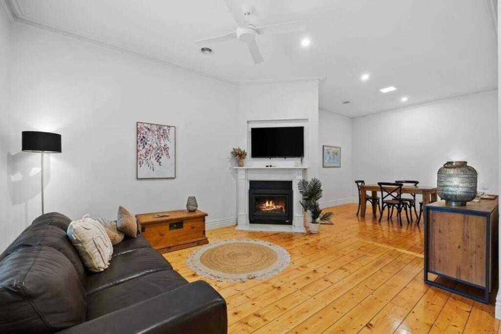 Soldiers on Brougham, Ballarat (updated prices 2024)