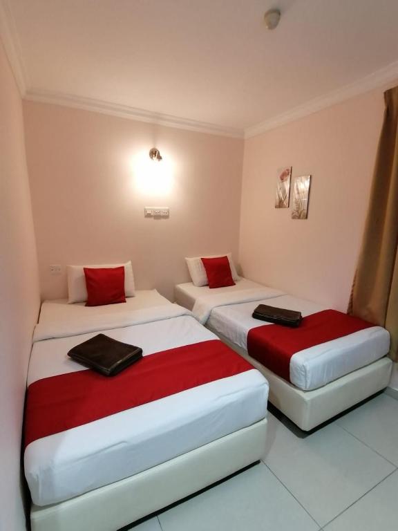 Postel nebo postele na pokoji v ubytování HOTEL PANTAI VIEW