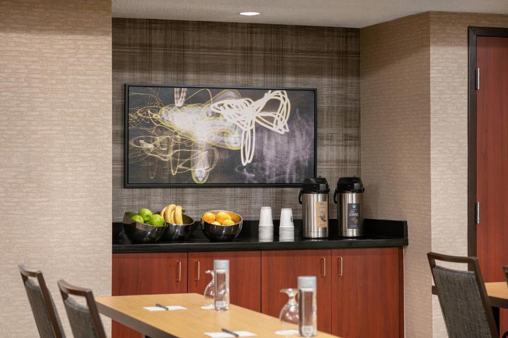 Nápoje v ubytování Courtyard by Marriott Las Vegas Convention Center