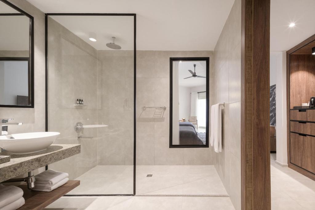 Serry Beach Resort - 8