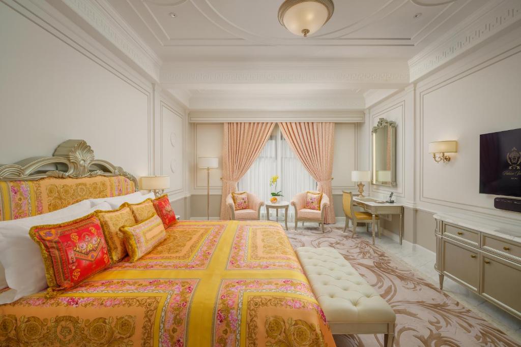 Postel nebo postele na pokoji v ubytování Palazzo Versace Macau